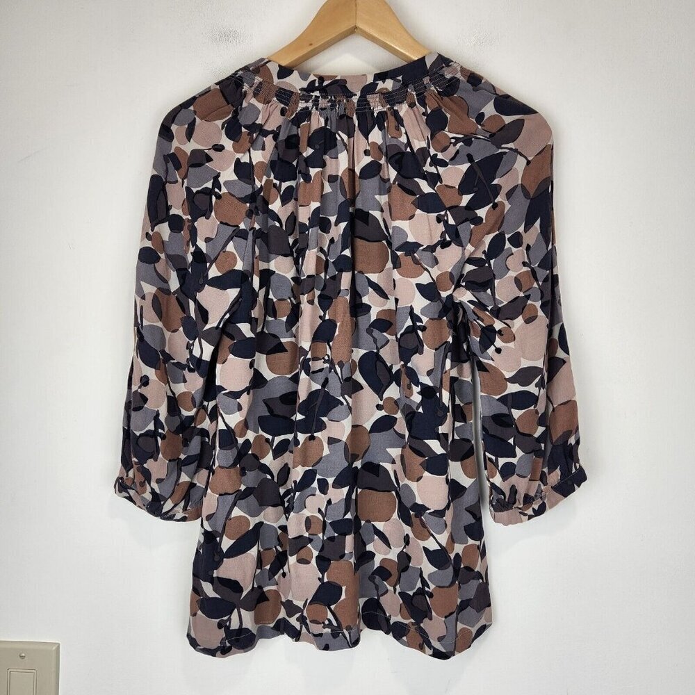 Boden V-Neck Blouse Womens 4 Brown Gray Leaf Print 3/4 Sleeve WA370 *MINOR FLAW - Picture 3 of 10